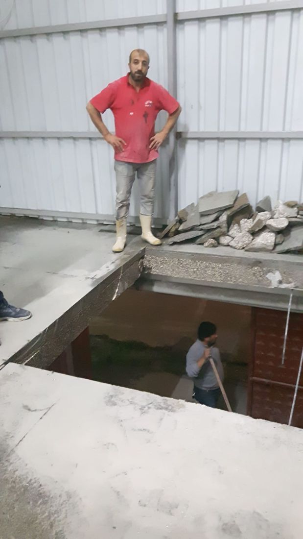 Bina içinde açılmış geniş zemin boşluğu