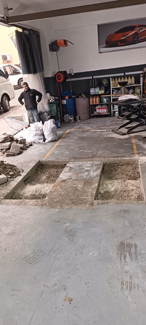 Atölye zemininde döşeme parçaları