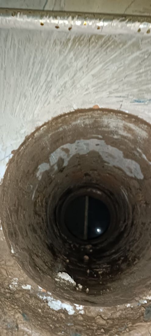 Dikey kuyu şeklinde derin karot deliği