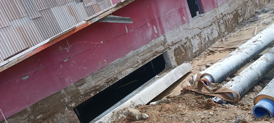 Dış cephede menfez açma çalışması