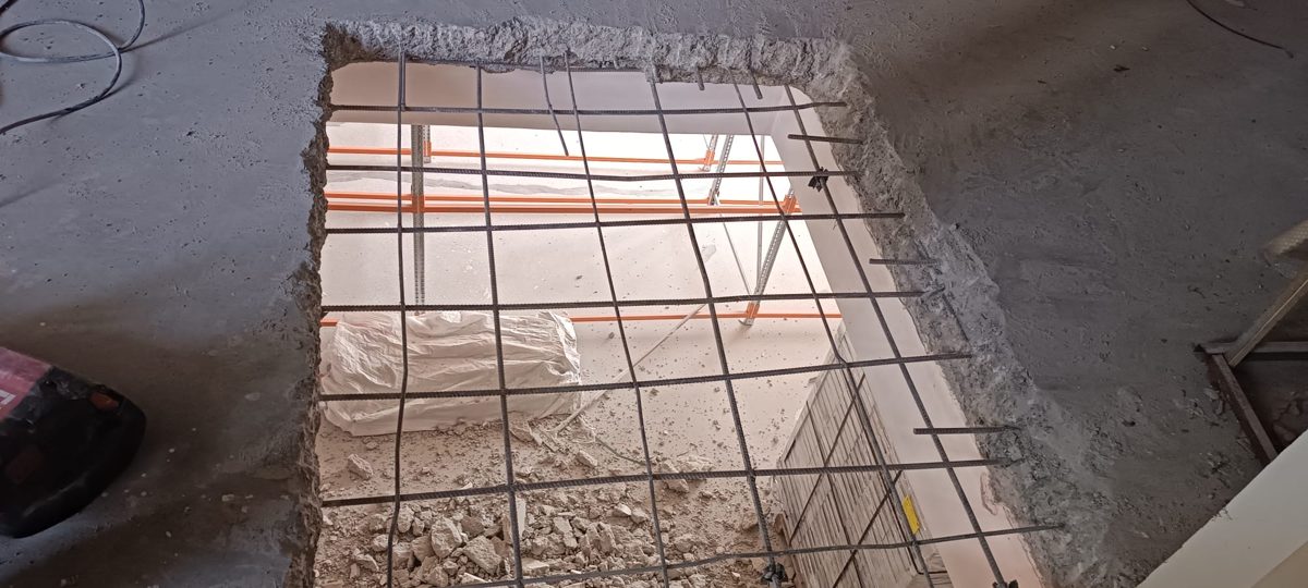 Beton kırma sonrası açılmış boşluk